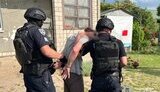 Задержан мужчина с российским триколором на похоронах военного