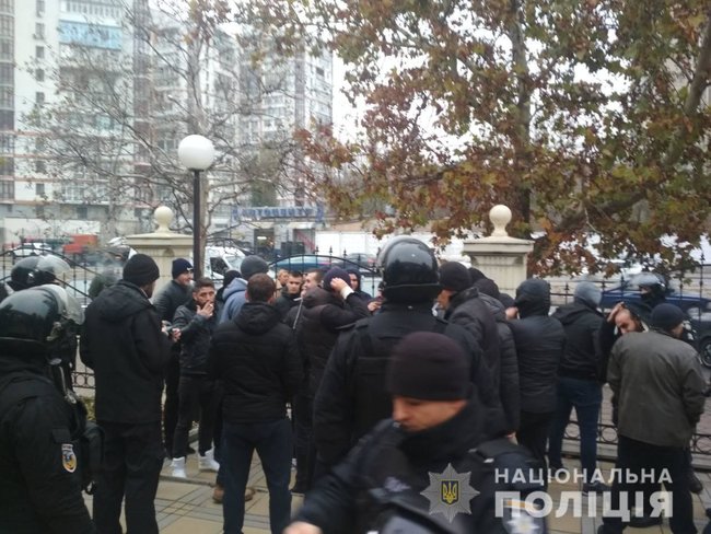 Масова бійка сталася в суді Одеси, 49 осіб затримано, - Нацполіція 01
