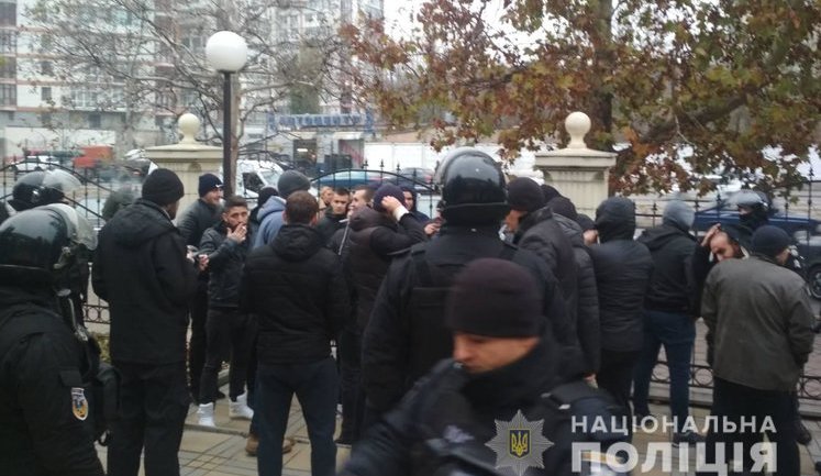 Масова бійка сталася в суді Одеси, 49 осіб затримано, - Нацполіція. ВІДЕО+ФОТО