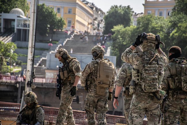 Воины ССО совместно с коллегами из Великобритании и США провели учения по взятию судна на абордаж 06