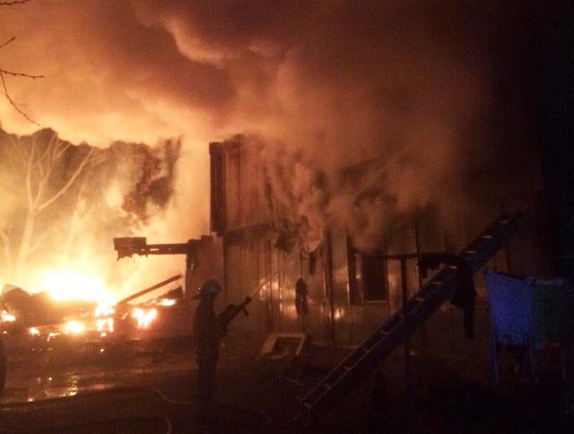 Два багатоквартирні будинки знищено пожежею під Києвом, - ДСНС 03