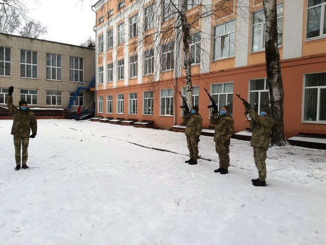 В Сумах открыли мемориальную доску погибшему в зоне ООС командиру 128-й ОГШБр Коростелеву 04 В Сумах открыли мемориальную доску погибшему в зоне ООС командиру 128-й ОГШБр Коростелеву 04