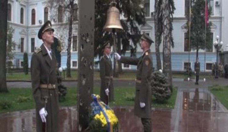 Во время ежедневного утреннего церемониала в Министерстве обороны почтили погибших украинских героев. ВИДЕО+ФОТОрепортаж