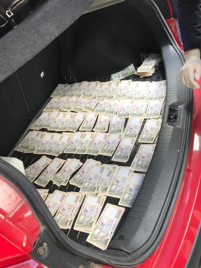 Контррозвідка СБУ спіймала чиновника Міносвіти на отриманні відкатів за фінансування науково-дослідних робіт в оборонній сфері 05