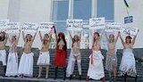 Голые "невесты для папуасов" отстояли "Бермудский треугольник". ФОТОрепортаж. (Добавлено ВИДЕО)