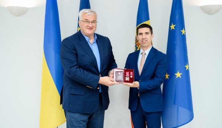 Сибіга у Кишиневі вручив главі МЗС Молдови орден "За заслуги" ІІ ступеня