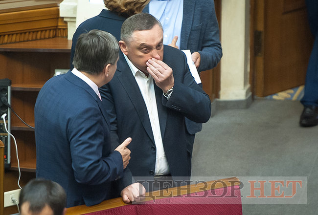 Ляшко і Богуслаєв вивчають газету, Семерак в оточенні нардепів та обійми Ричкової і Полторака, - день роботи ВР 18 травня 03