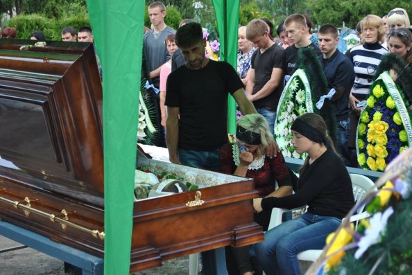 Військовослужбовця танкового полку Вадима Полозова поховали на Сумщині 03 Військовослужбовця танкового полку Вадима Полозова поховали на Сумщині 03