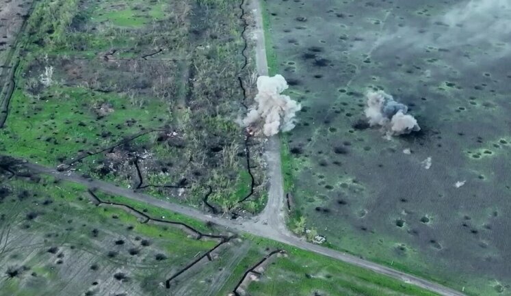 Артилеристи знищили три ворожі ББМ з особовим складом на Бахмутському напрямку. ВIДЕО
