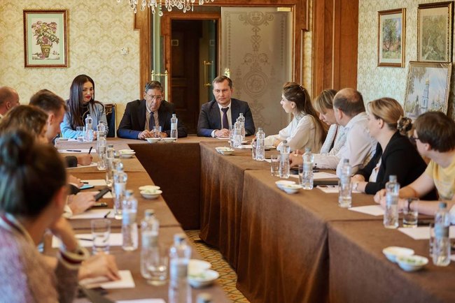 Українська Асоціація платіжних систем провела робочу зустріч з директором Євразійського центру Atlantic Council Джоном Гербстом 03