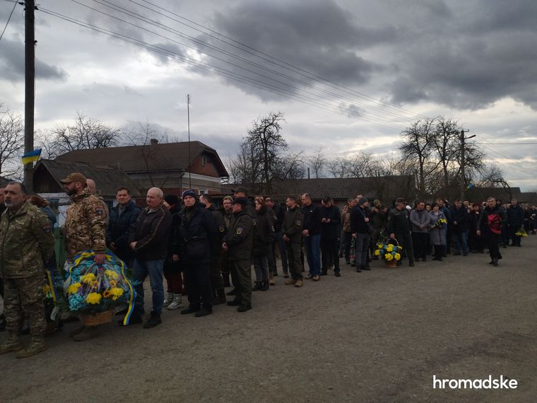 З легендарним комбатом Дмитром Коцюбайлом (Да Вінчі) попрощалися на Івано-Франківщині 08