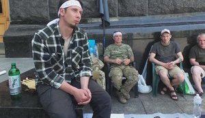 Вбивці Олешка просто в суді погрожували його дружині і нам як свідкам убивства, але їх все одно відпустили, - побратими Сармата продовжують голодування під ОП. ВІДЕО+ФОТО