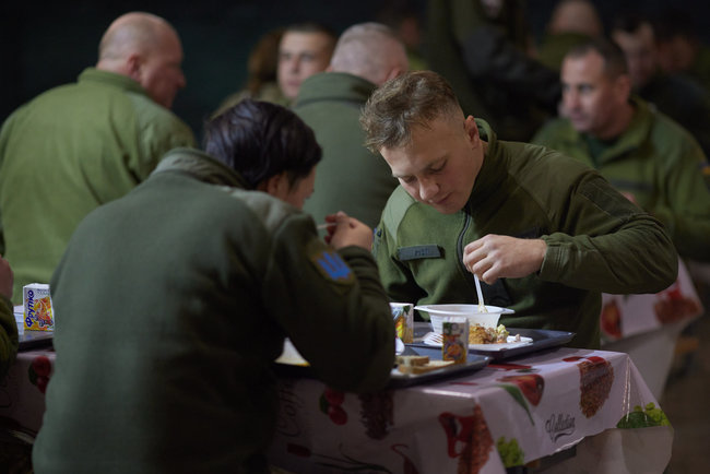 Берегите себя, вы - герои!, - Зеленский встретился с военнослужащими на передовой (обновлено) 17