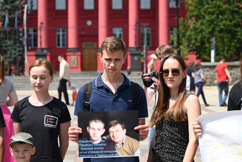 На акції в Києві вимагали визволити цивільних заручників Росії 01