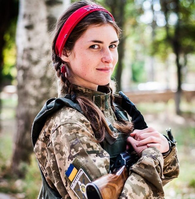 Донька ветерана Миколи Микитенка, що вчинив акт самоспалення на Майдані: Рішення розводити війська батько сприйняв болісно. Під лінію потрапляла і Світлодарська дуга, де загинув мій чоловік 02