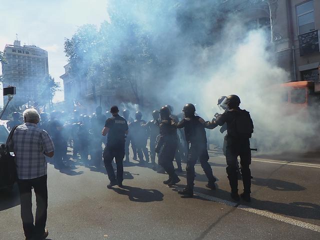Protesters clash with police near Rada building 05