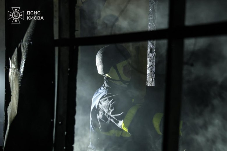 Очередной удар дронами по Киеву: пожары, уничтоженные автомобили, без жертв