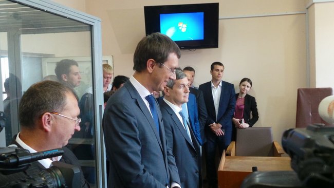 Суд відпустив главу Мінінфраструктури Омеляна на поруки 02
