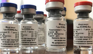 Перед закупкой любое лекарство должно пройти госрегистрацию, такая процедура для российской вакцины от COVID-19 не проводится, - Минздрав