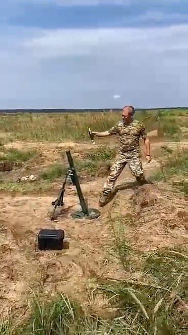 Взяв участь як заряджальник у випробуваннях українського 60-мм міномета, - Пашинський 01