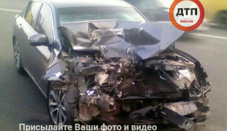 Ночные гонки со стрельбой в столице закончились ДТП и избиением водителя. ФОТОрепортаж