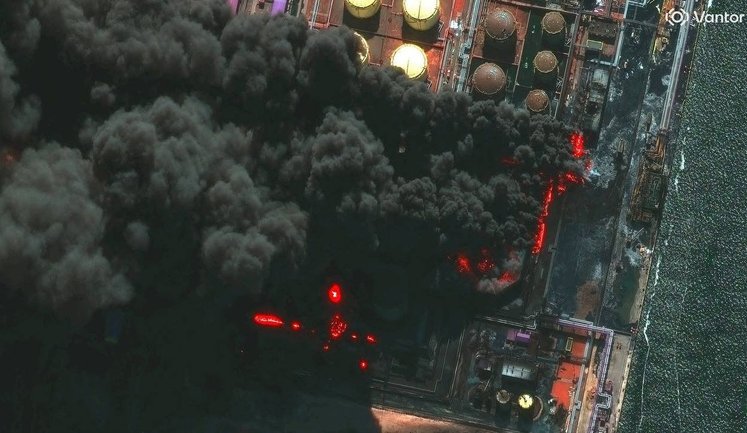 Експорт російської нафти обвалився на 43% через руйнівні удари українських дронів, – Bloomberg