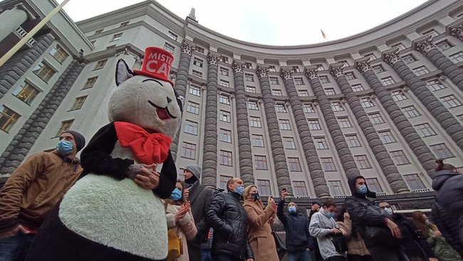 Ні локдауну! - підприємці масово протестують у центрі Києва, перекрито вулицю Грушевського та Петрівську алею 08 Ні локдауну! - підприємці масово протестують у центрі Києва, перекрито вулицю Грушевського та Петрівську алею 08
