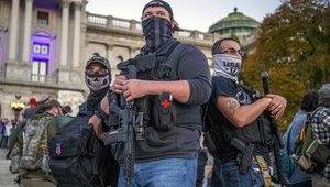 Сторонники Трампа протестуют в ряде штатов, некоторые из них вооружены. ФОТОрепортаж