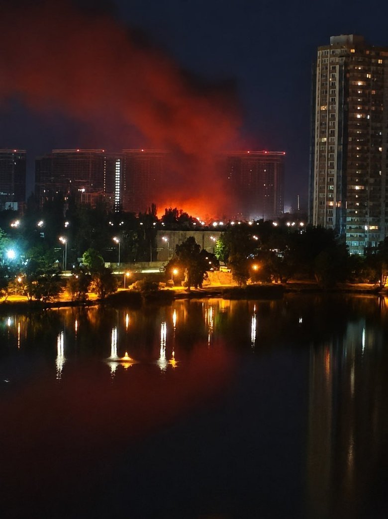 Після атаки на Київ повідомили про влучання у три житлові комплекси
