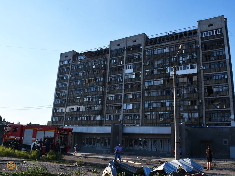 Наслідки ранкового обстрілу Миколаєва російськими окупантами 04