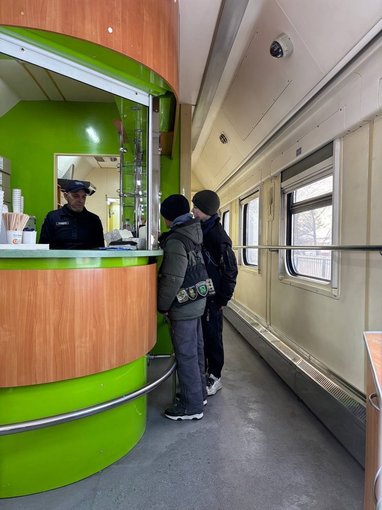 Укрзалізниця розгорнула вагони незламності