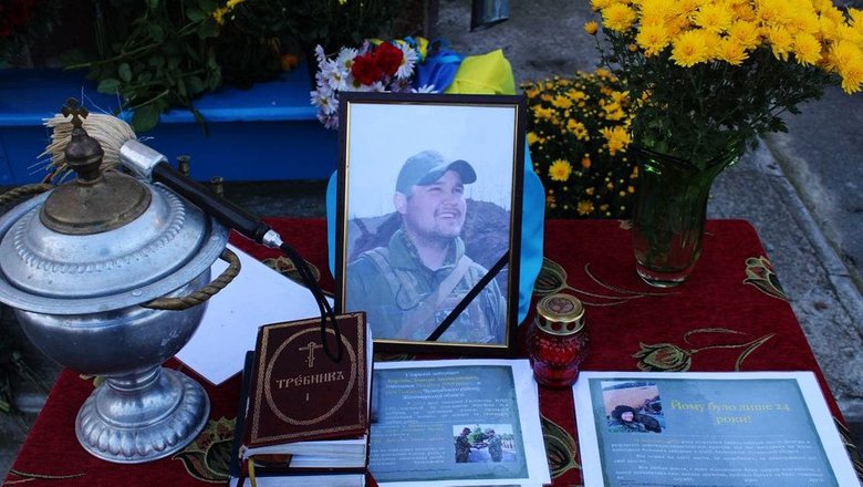 Меморіальну дошку загиблому в зоні ООС офіцеру 30-ї ОМБр Дмитру Бортніку відкрили на Житомирщині 02