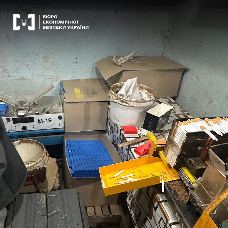 БЕБ викрило підпільний цех з виробництва сигарет біля кордону з Молдовою