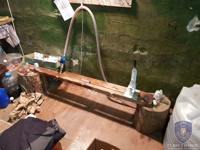 Підпільне виробництво алкогольного фальсифікату ліквідовано на Чернігівщині, вилучено продукції на 1,4 млн грн 18