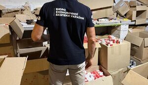 БЕБ викрило торговців контрафактним тютюном на Київщині: вилучено понад 120 пачок підробних сигарет. ФОТОрепортаж