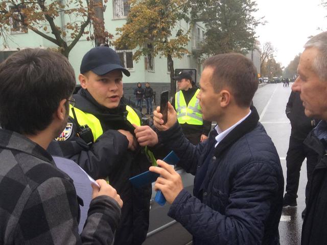 Police does not allow Automaidan cars to Rada 05 Police does not allow Automaidan cars to Rada 05