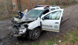 Російський дрон вдарив по авто поліції на Сумщині: поранено правоохоронця. ФОТО