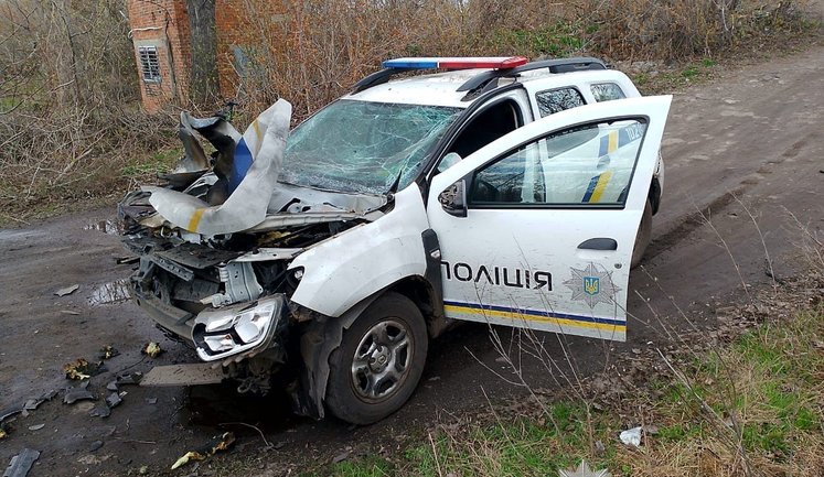 Російський дрон вдарив по авто поліції на Сумщині: поранено правоохоронця. ФОТО