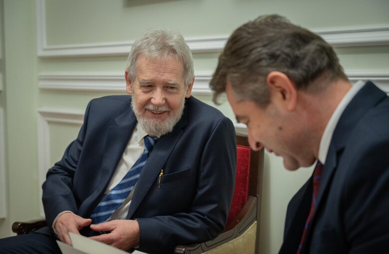 Новий посол Польщі Гузи передав Україні копії вірчих грамот 02