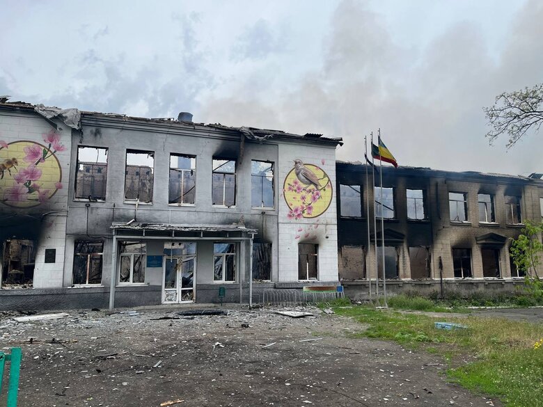 Росіяни знищили фосфорними боєприпасами ще один навчальний заклад на Донеччині 01