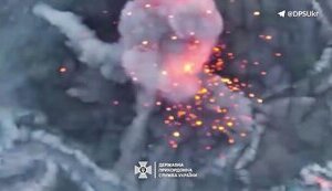 Пограничники уничтожили вражеские полевые склады БК - от взрыва поднялся огромный огненный "гриб". ВИДЕО