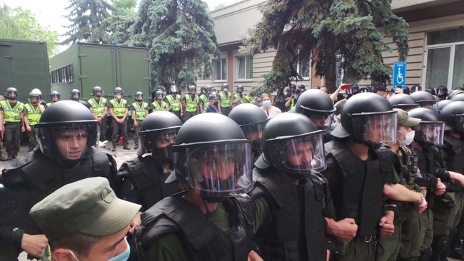 На акції на підтримку Стерненка сталися бійки між мітингувальниками і правоохоронцями: є затримані 22