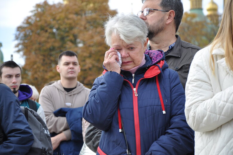 Уличная выставка Полк Азов - Ангелы Мариуполя стартовала на Софийской площади в Киеве 03
