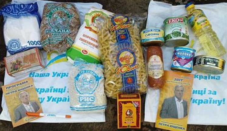 Yushchenko Caught Bribing Voters With Food in his Native Sumy Oblast. PHOTOS