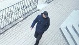 Бейсболка, берці, широкий крок: фоторобот і прикмети ймовірного нападника на журналіста Комарова. ФОТО