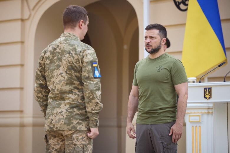 Кожне виконане Повітряними силами завдання - врятовані життя українців, - Зеленський нагородив захисників нашого неба 01