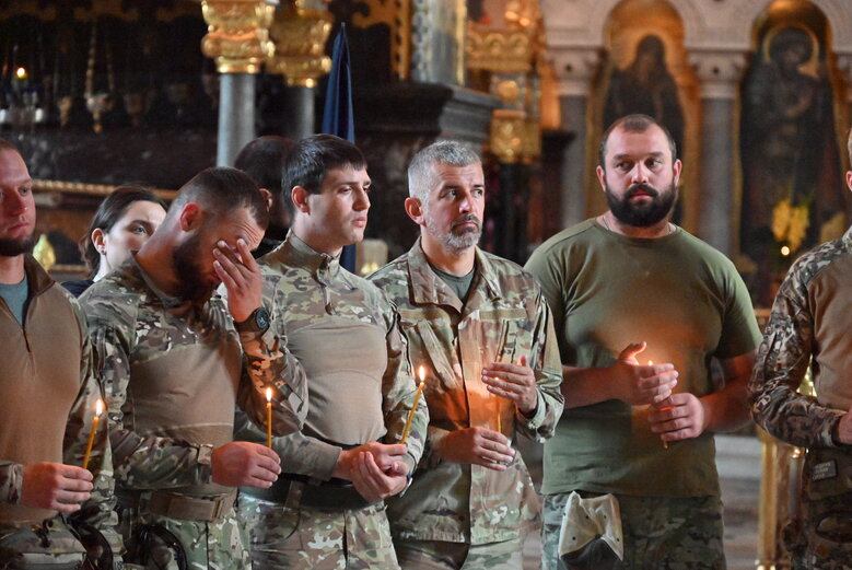 У Володимирському соборі попрощалися із загиблим у боях за Україну воїном Микитою Оптимістом Красновідом 48