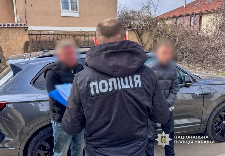 В Одесской области задержали группу, обманувшую военных при продаже автомобилей