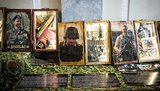 "Завдяки цим хлопцям тіло мого сина не переорюють люди і не розтаскують собаки десь на сході, а воно поховане тут", - виставка, присвячена пам