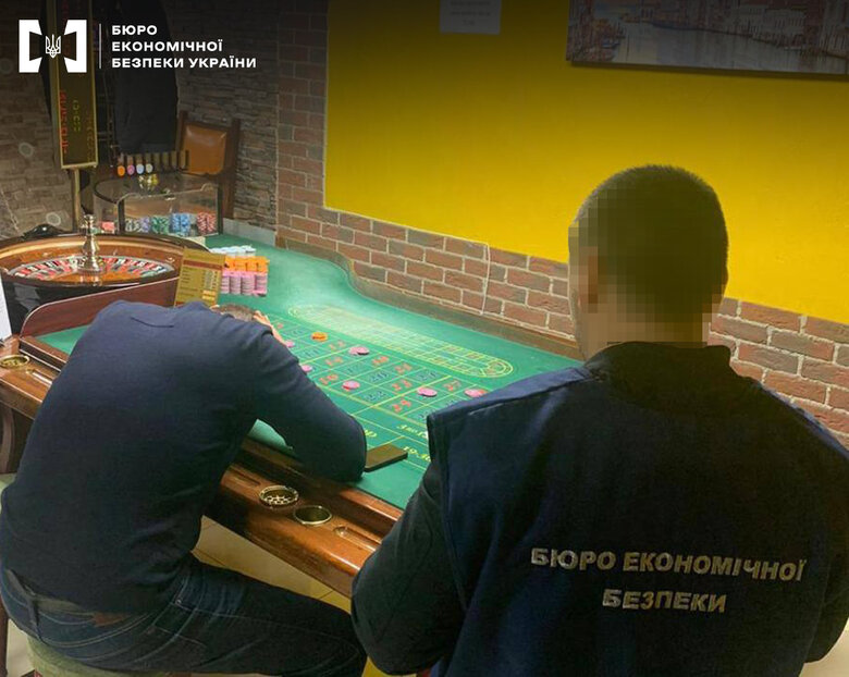 БЕБ знайшло велике нелегальне казино у Хмельницькому 01